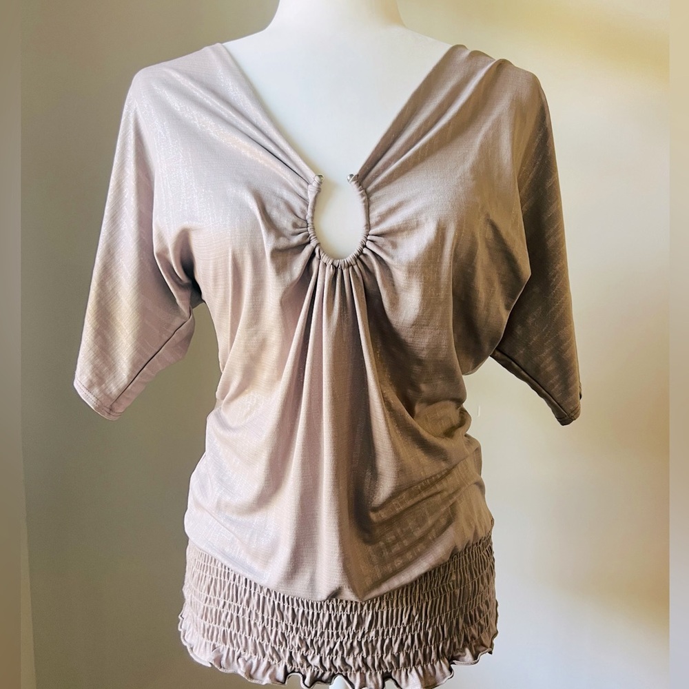 Blouse Elastic Ruched Waist with Horseshoe KeyHole